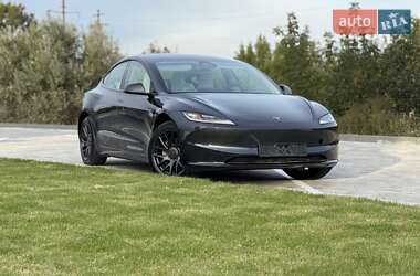 Седан Tesla Model 3 2024 в 