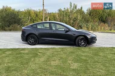 Седан Tesla Model 3 2024 в 