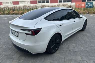 Седан Tesla Model 3 2024 в 