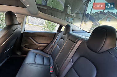 Седан Tesla Model 3 2022 в 