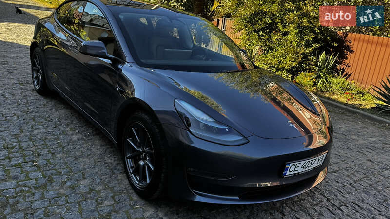 Седан Tesla Model 3 2022 в Чернівцях