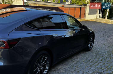 Седан Tesla Model 3 2022 в 