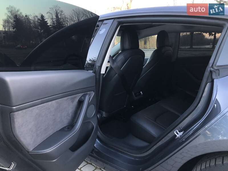 Седан Tesla Model 3 2022 в Луцьку