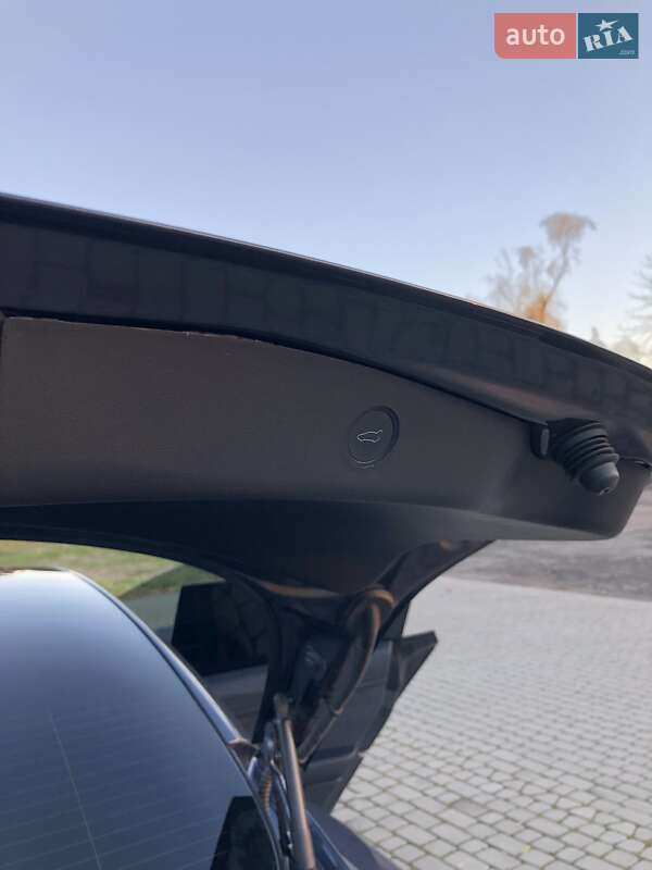 Седан Tesla Model 3 2022 в Луцьку