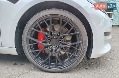 Седан Tesla Model 3 2023 в 