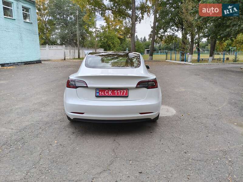 Седан Tesla Model 3 2023 в Теплику