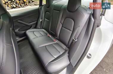 Седан Tesla Model 3 2023 в 