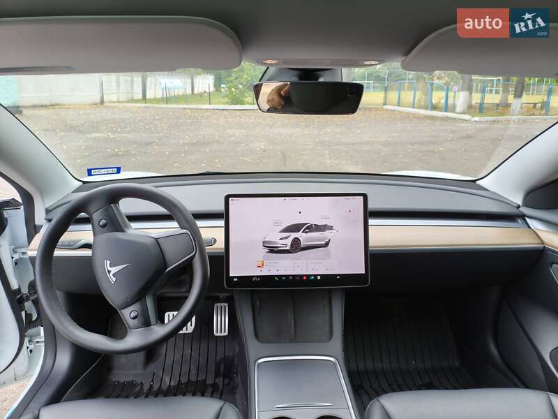 Седан Tesla Model 3 2023 в Теплику