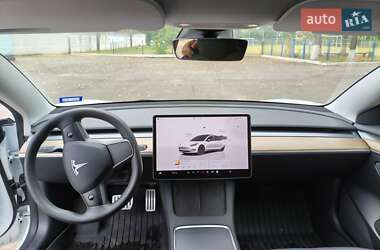 Седан Tesla Model 3 2023 в 