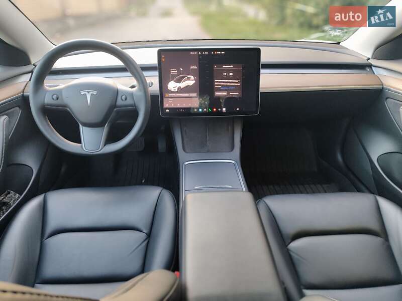 Седан Tesla Model 3 2021 в Киеве