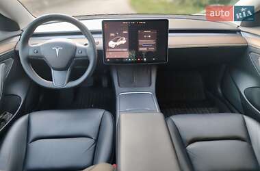 Седан Tesla Model 3 2021 в 