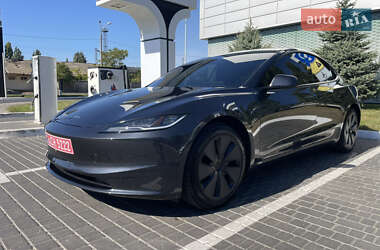 Седан Tesla Model 3 2024 в 