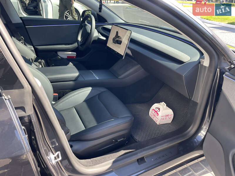 Седан Tesla Model 3 2024 в Одесі