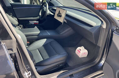 Седан Tesla Model 3 2024 в 