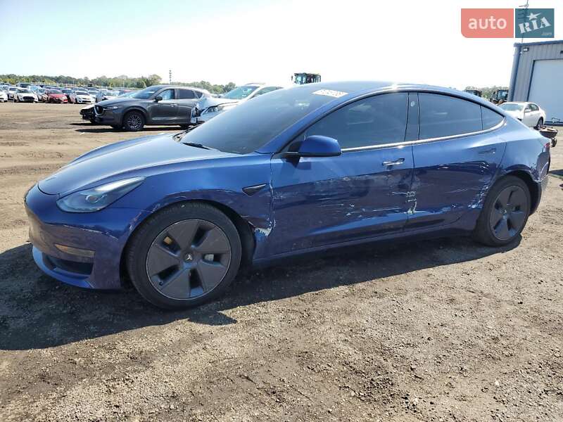 Седан Tesla Model 3 2022 в 