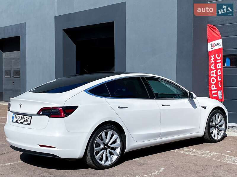 Седан Tesla Model 3 2019 в Киеве