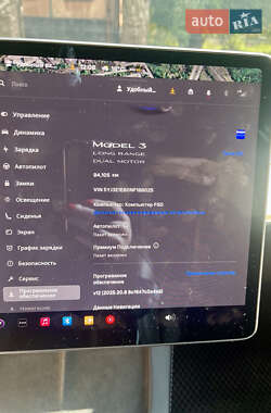 Седан Tesla Model 3 2022 в 