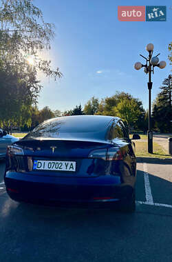 Седан Tesla Model 3 2022 в 