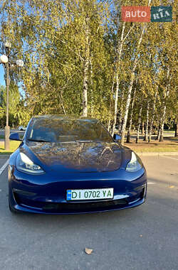 Седан Tesla Model 3 2022 в 