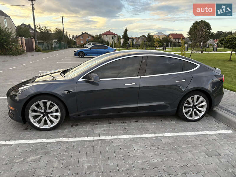 Седан Tesla Model 3 2018 в Львові