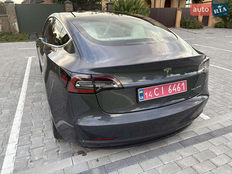 Седан Tesla Model 3 2018 в Львові