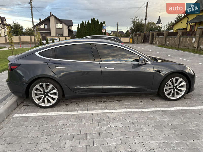 Седан Tesla Model 3 2018 в Львові