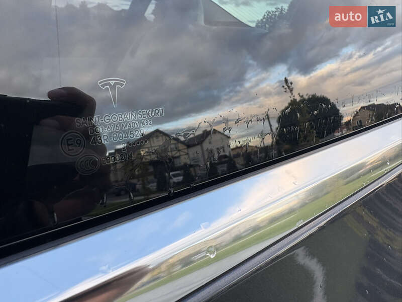 Седан Tesla Model 3 2018 в Львові