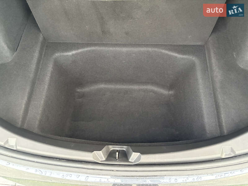 Седан Tesla Model 3 2018 в Львові