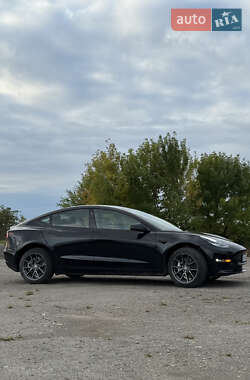 Седан Tesla Model 3 2022 в 
