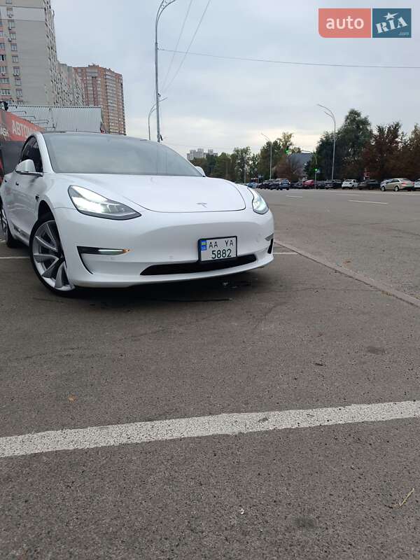 Седан Tesla Model 3 2019 в Києві