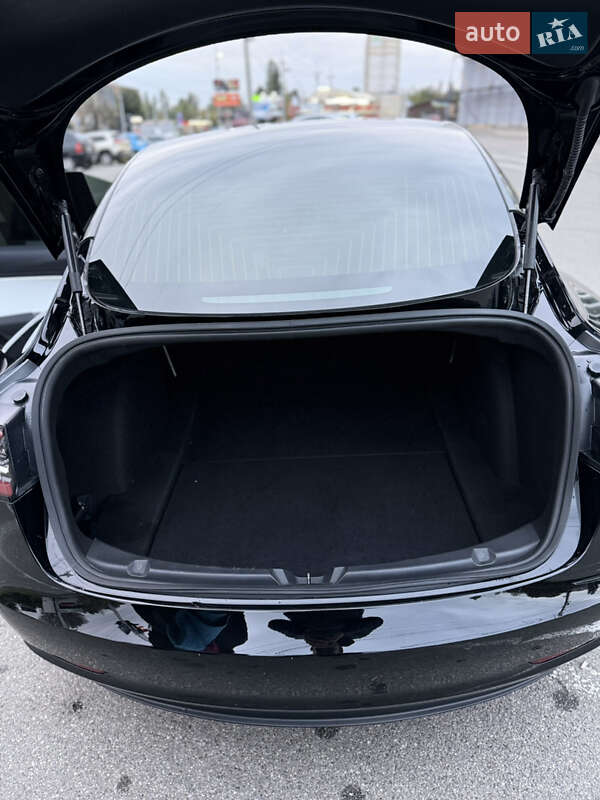 Седан Tesla Model 3 2020 в Києві