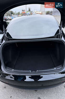 Седан Tesla Model 3 2020 в 