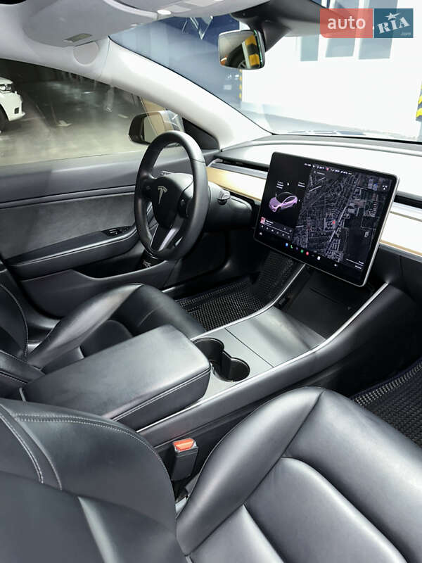 Седан Tesla Model 3 2019 в Киеве