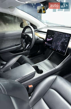 Седан Tesla Model 3 2019 в 