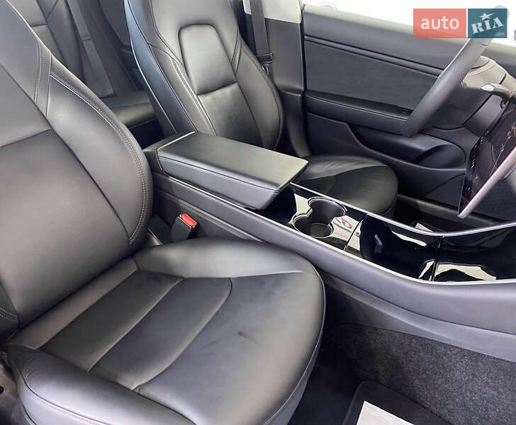 Седан Tesla Model 3 2020 в Львові