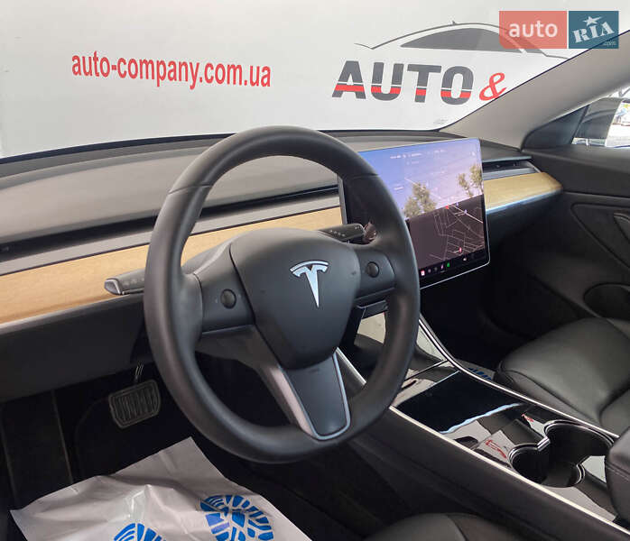 Седан Tesla Model 3 2020 в Львові