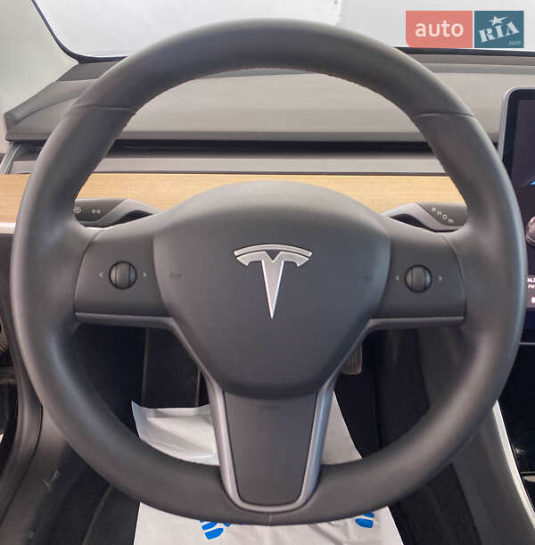 Седан Tesla Model 3 2020 в Львові