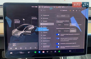 Седан Tesla Model 3 2020 в 