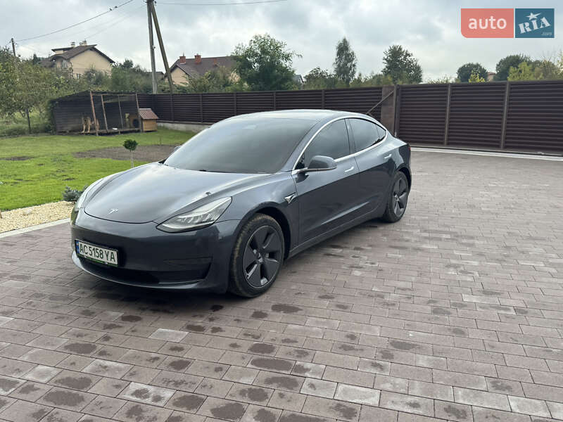 Tesla Model 3 2020