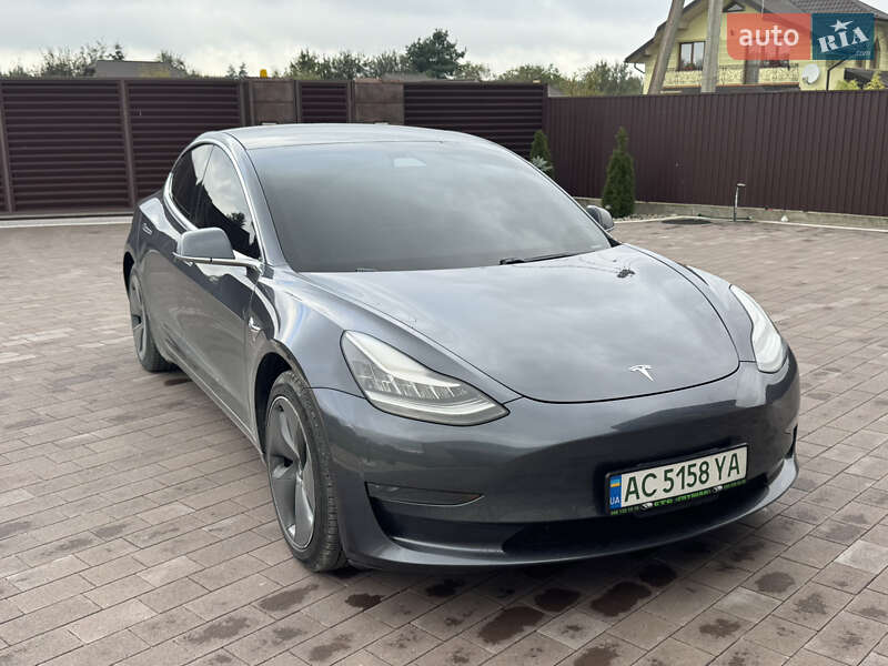 Седан Tesla Model 3 2020 в Львове