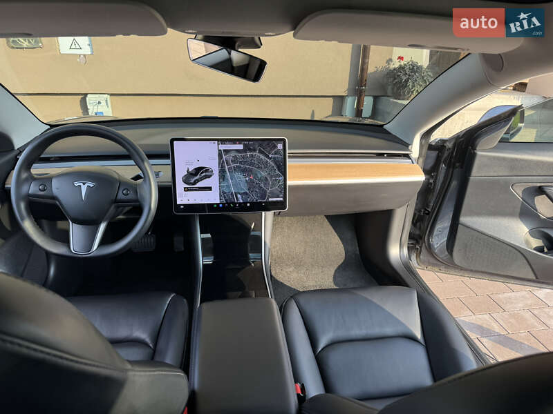 Седан Tesla Model 3 2020 в Львове