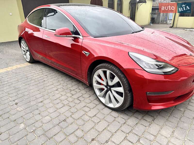 Седан Tesla Model 3 2019 в 