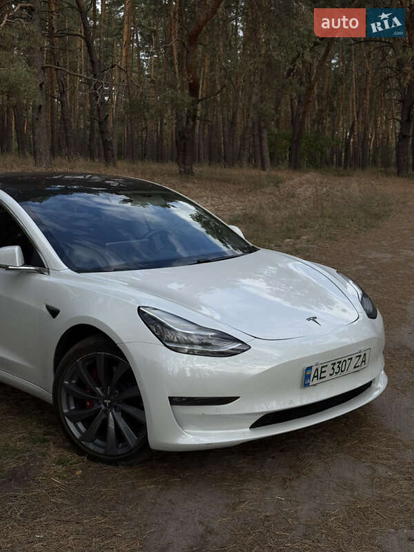 Седан Tesla Model 3 2018 в Днепре