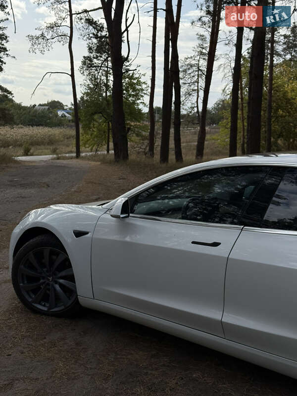 Седан Tesla Model 3 2018 в Днепре