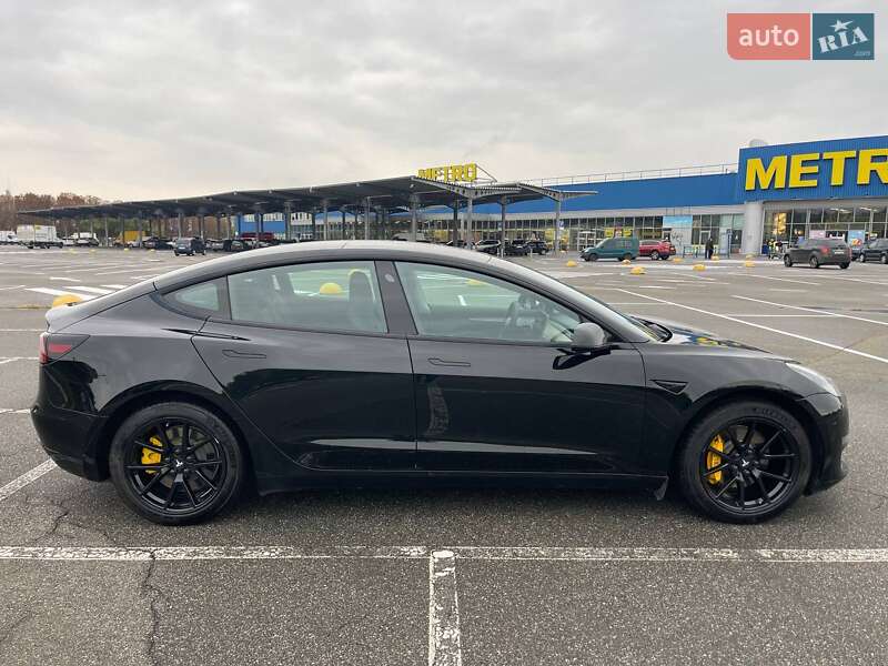 Седан Tesla Model 3 2023 в Киеве