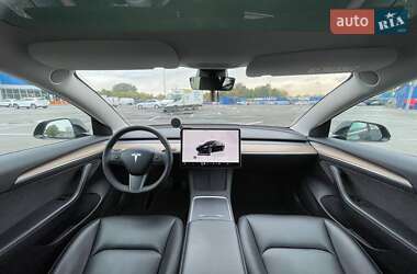 Седан Tesla Model 3 2023 в 