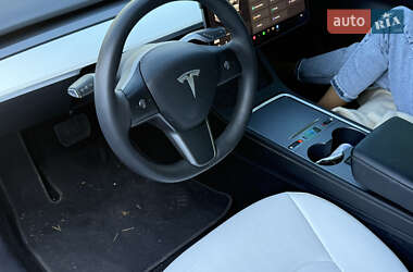 Седан Tesla Model 3 2023 в 