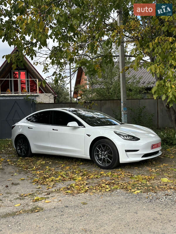 Седан Tesla Model 3 2019 в 