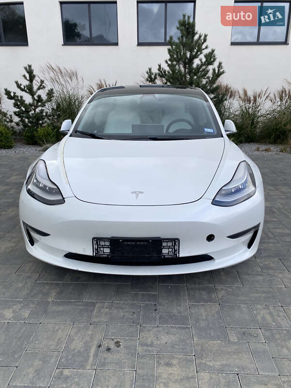 Tesla Model 3 2019