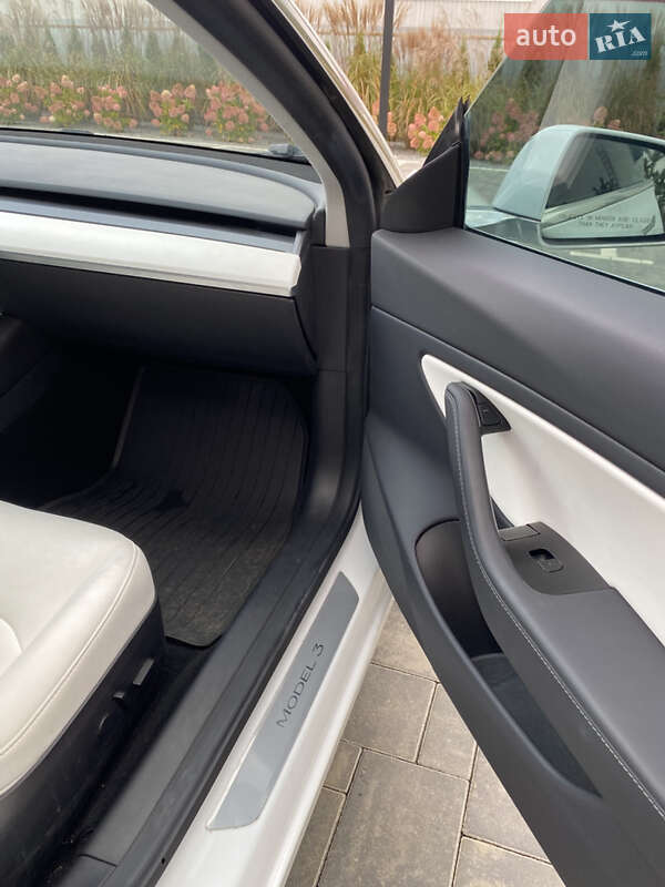 Седан Tesla Model 3 2019 в Луцьку